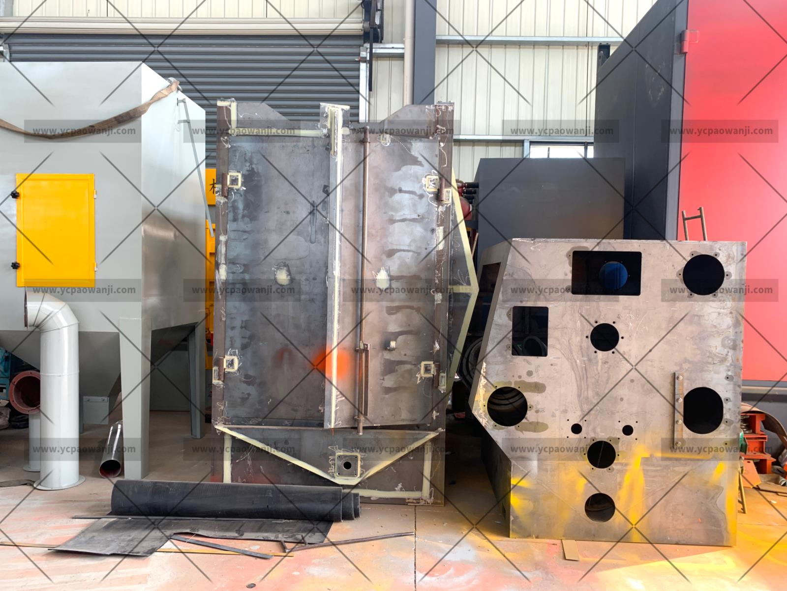 江蘇拋丸機除銹設(shè)備 376吊鉤式拋丸機生產(chǎn)廠家拋丸機主機制作中,準(zhǔn)備噴漆